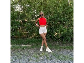 hot cam girl spreading pussy BellzRosee