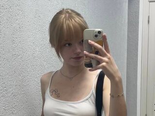 camgirl fingering shaved pussy DonetteOkada