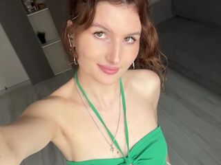nude cam photo KarmenZeinert