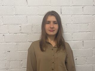 camgirl fingering pussy MistyViniard