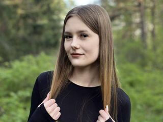 topless camgirl BernardPeters