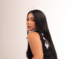 camgirl showing tits ThaliiaDuran