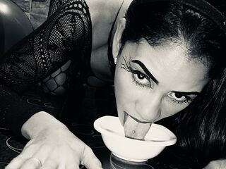 femdom cam girl CollenIsabella