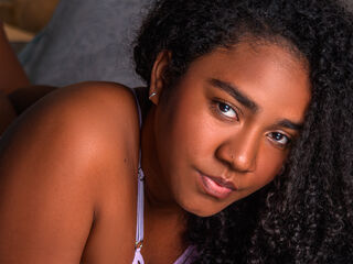 naughty cam girl fingering pussy AmaraRuiiz