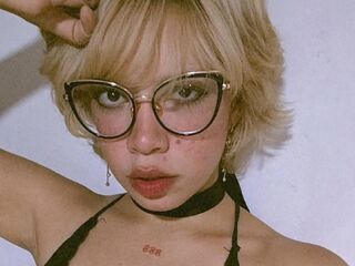 shaved pussy cam AmelieMari
