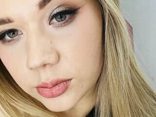 camslut topless AminaDigges