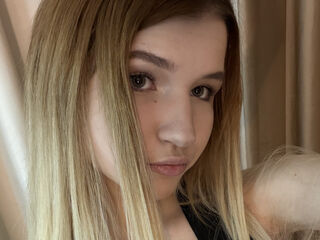 naked camgirl masturbating with dildo AraPosey