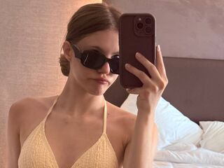 free webcam chat room AureliaThorn