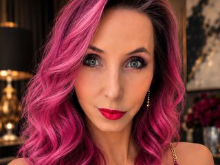 cam girl playing with sextoy AvaNyra