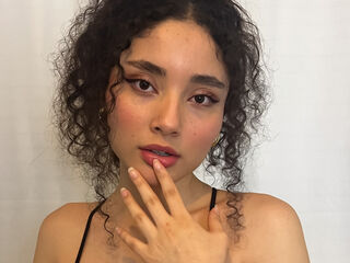 fingering webcam girl BellaVuitton