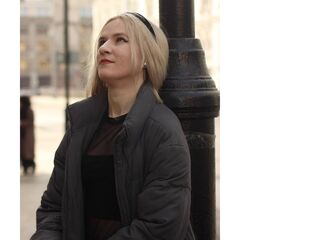 nude cam photo CarinGoodwin