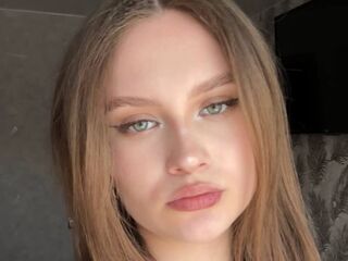 naked camgirl masturbating with dildo CarylonPreis