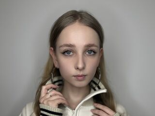 naughty camgirl DessieBusche