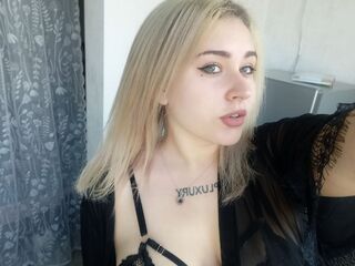 camwhore masturbating with dildo DinahSalimas