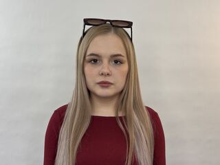 naughty camgirl masturbating with dildo DonellaAutobee
