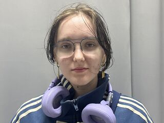 naked cam girl masturbating with sextoy DoraDawson