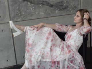 camgirl masturbating with sextoy EarleneConaghan
