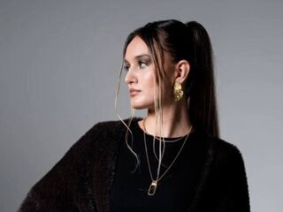 girl fingering bald pussy EileenChaton