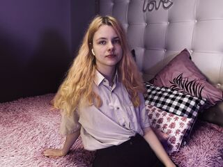 cam girl playing with vibrator EleanorCain