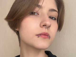 chat live webcam EssieAcheampong