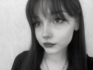 nude webcam girl EvelynnCaillouet