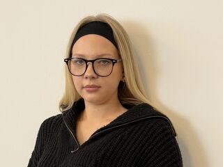 cam girl live cam FrancesVirunes