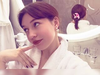 camslut spreading pussy GudrunManzone