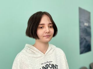 girl showing pussy HollisFountain