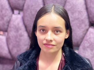 nude webcamgirl IssaMontenegro