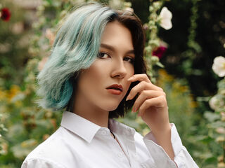 camslut fingering shaved pussy JessieLee