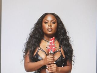 camgirl fingering shaved pussy KarinaLondres