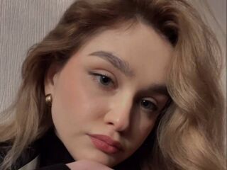 camgirl showing tits KileyRipple