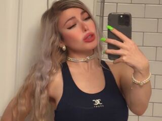 naughty web cam LauraTate