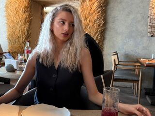 camwhore masturbating with vibrator LavernVink