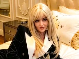 naked camgirl masturbating with dildo LexieSellene