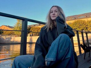 hot live cam LillyStill