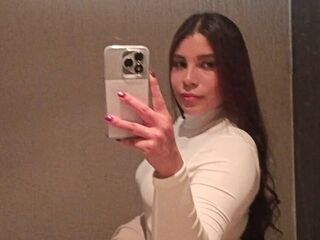 naked camgirl LizzieWells