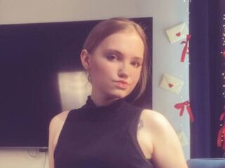 naked webcam girl picture LoraKen