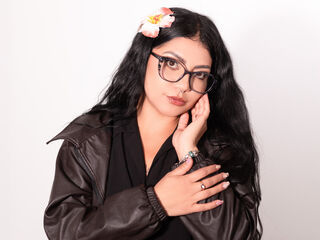 jasmin cam model LunaBlur