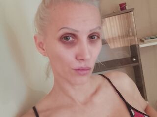 camgirl playing with vibrator Marayaho