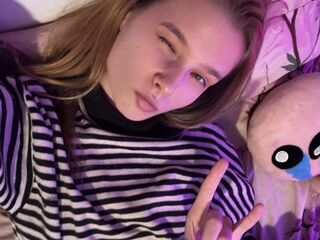 naked camgirl fingering pussy MaryDreams