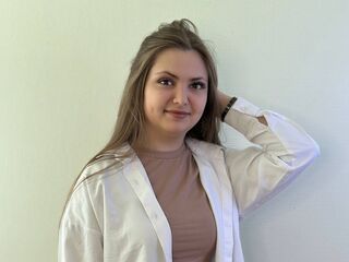 live webcam model MildaTaddio