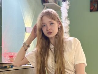 beautiful webcamgirl MinnieTallacksen