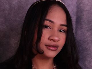 girl showing pussy NicolleMari