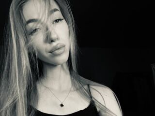 shaved pussy webcam NikkiTenerovich