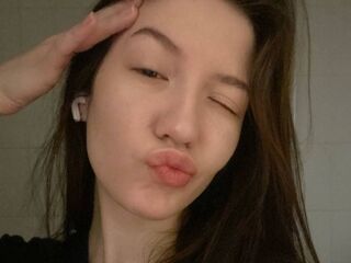naughty cam girl fingering shaved pussy NoemiMeservy