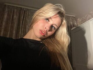 live webcam girl RowanBellamy