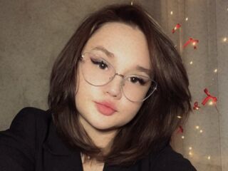 webcam babe chat room ShielaQuam