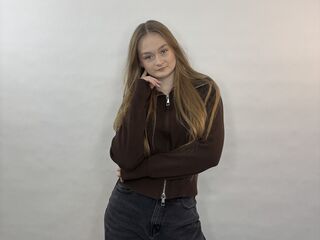 webcam strip tease show SigneKeatley