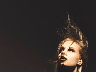 cam girl masturbating with dildo SofiFerran